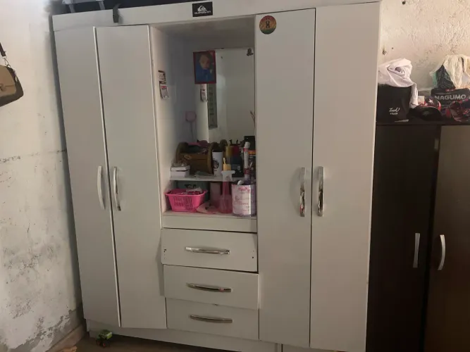 Vende se guarda roupa