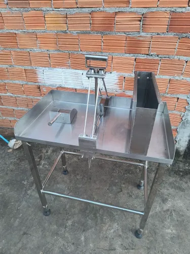 Mesa de corte de galeto