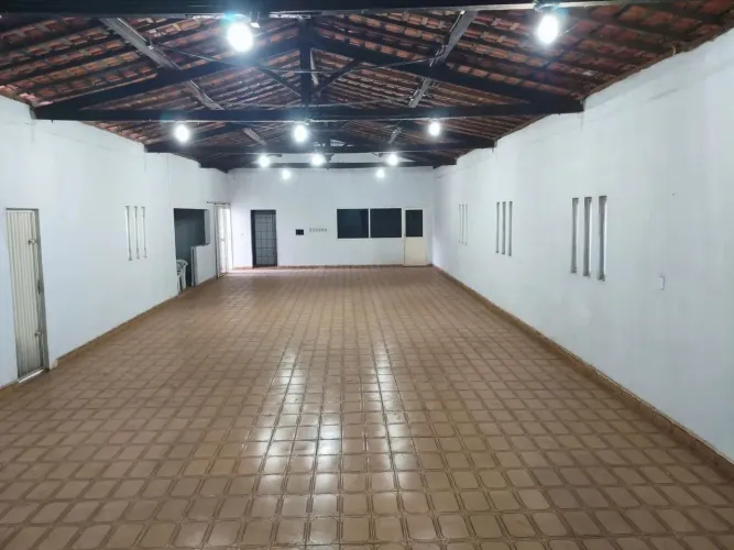 Ponto Comercial para Venda em Picos, Bomba, 2 banheiros, 2 vagas