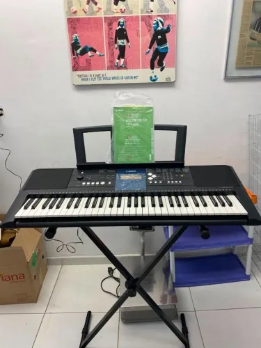 Teclado Digital Yamaha PSR-E333 / YPT 330