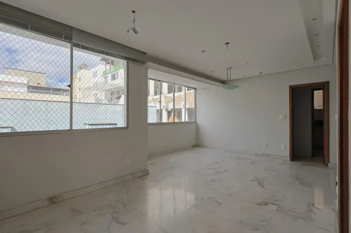 Apartamento à Venda - Coração de Jesus, 3 Quartos, 150 m2