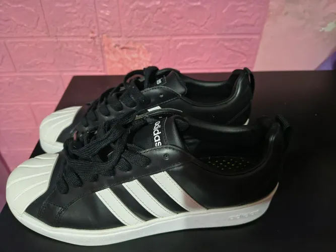 Tênis Adidas streetcheck