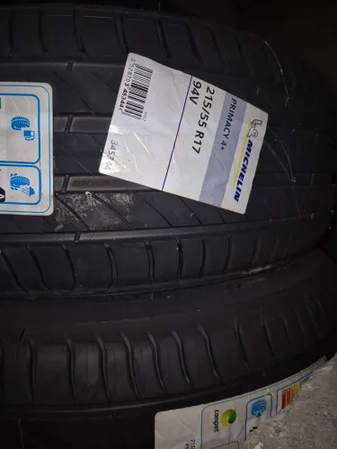 Pneus Michelin 215 55 17 novos!