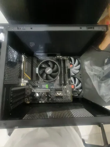 Pc gamer com r5 5600gt e uma rtx 5060 nova