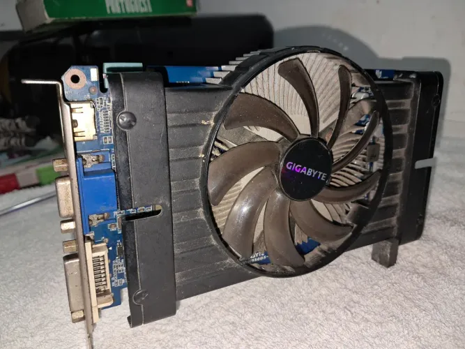 Placa de video GTX 550TI 1GB c/ defeito. R$100
