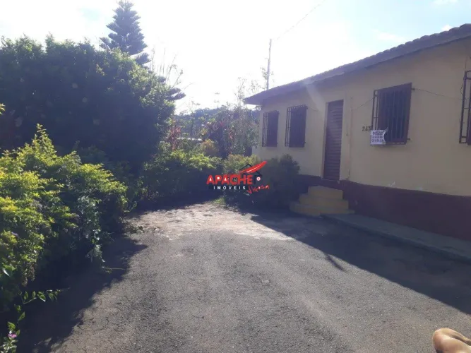 Casa com lote para venda, em Cachoeirinha em Viçosa - MG.