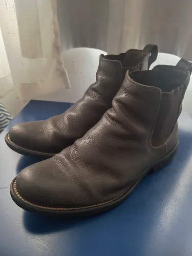 Bota Chelsea em Couro Rústico 