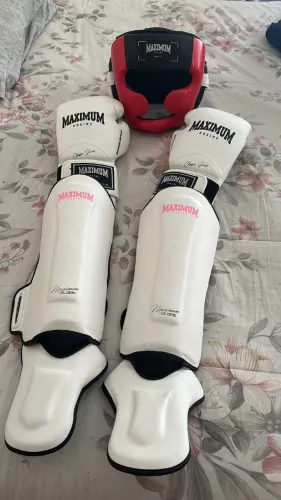 Kit Luva + Caneleira + Capacete Muay Thai