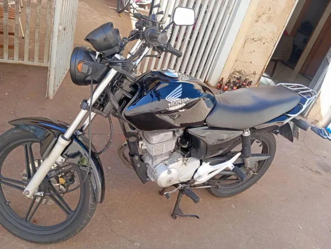 Vendo essa moto so pega e anda
