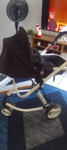 Carrinho de Bebê Mobi Safety e cadeirinha para carro styll