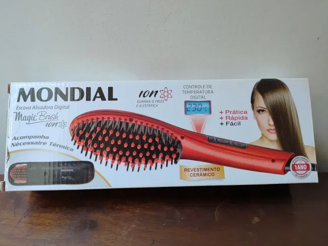 Vendo Escova Alisadora Digital Mondial com necessaire Térmica, 80,00, usada só uma vez.