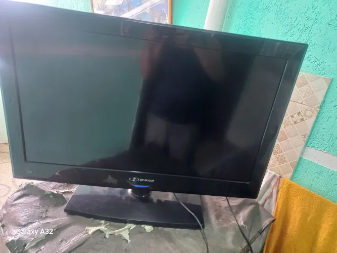 Várias tvs pra retirar peças 