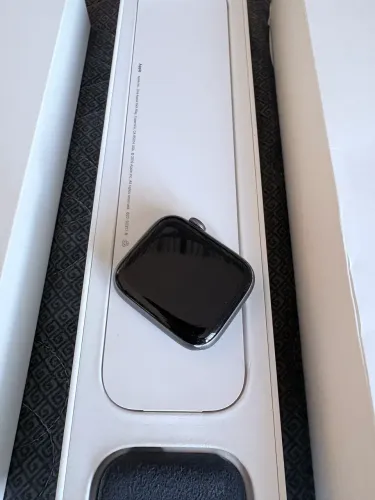 Apple Watch SERIES 5 - Space Gray Aluminium Case (44mm + GPS)