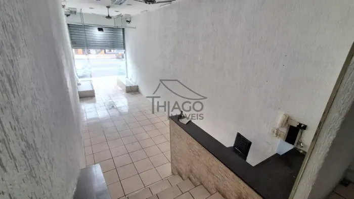 Loja com enorme salão nos fundos para locação, na Av Doutor Eduardo Cotching na Vila Formo