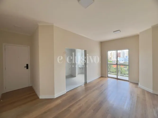 Apartamento Recém-Reformado com Sacada e Vaga Coberta no Estreito