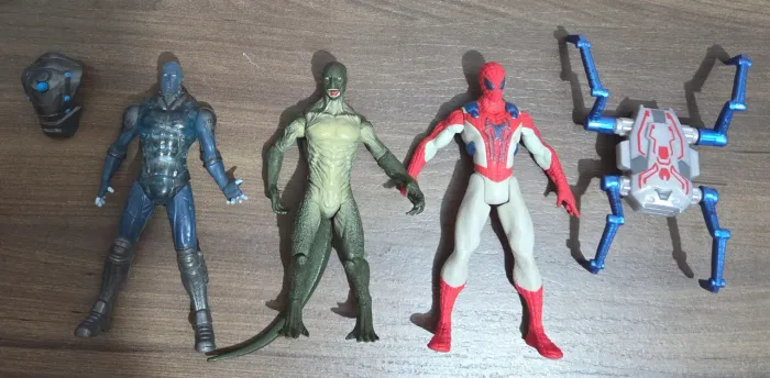 Bonecos Hasbro Homem Aranha e vilões