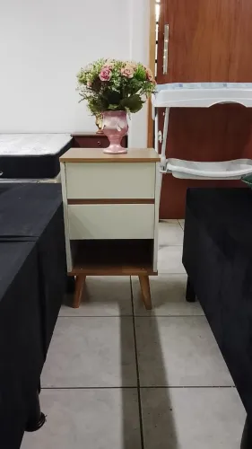 MESA DE CABECEIRA  PEÇA DE MOSTRUARIO  99,00