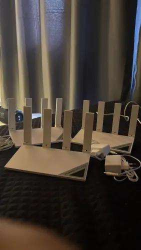 3 roteadores Huawei AX2S