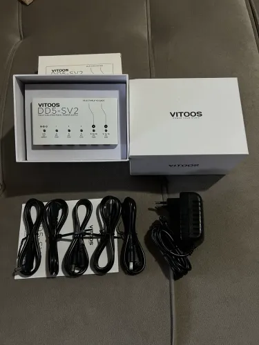 Fonte Isolada para Pedais Vitoos DD5-SV2 (5 Saídas Isoladas) - Completa na Caixa