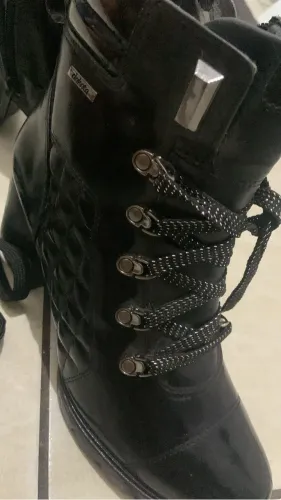 Bota preta da dakota