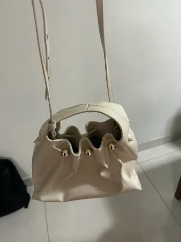 Bolsa Arezzo estilosa 