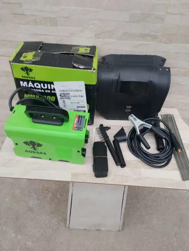 Máquina inversora de solda 220volts valor $260,00 nova com acessrioso