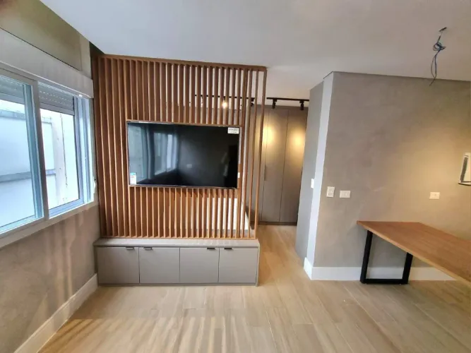 Studio reformado à venda uma quadra da praia no Boqueirão em Santos - São Paulo.