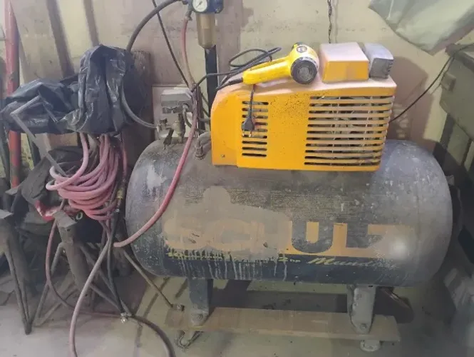 Compressor de ar Schulz industrial 175l 10 pés
