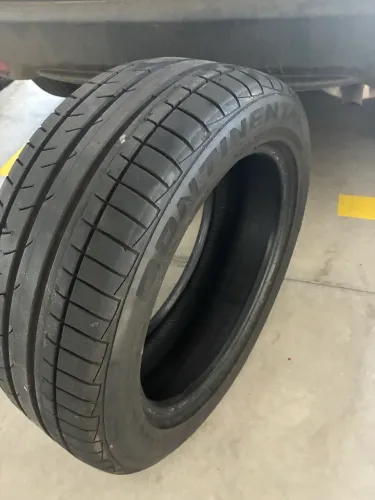 Vende-se pneu Continental de HRV aro 17
