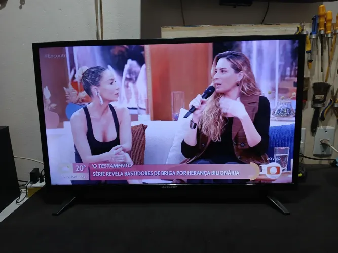 Vende-se tv SMART multilaser 32 polegadas funcionando perfeitamente. 