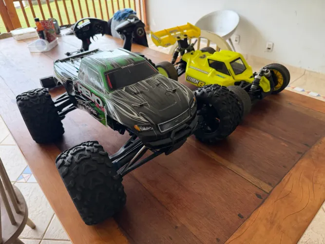 Automodelo à combustão Traxxas Revo 3.3 Completa