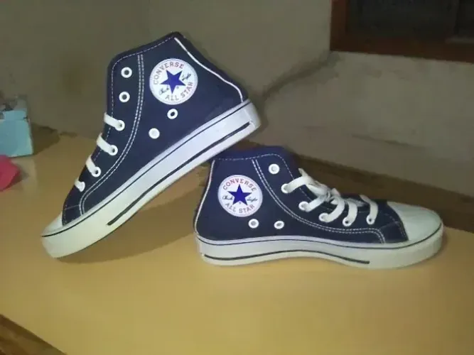Tênis AllStar azul usado pouquíssimas vezes - quase novo