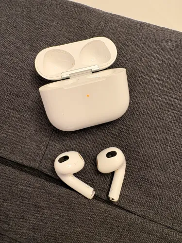 Apple AirPods 3ª geração | Fones + estojo de recarga
