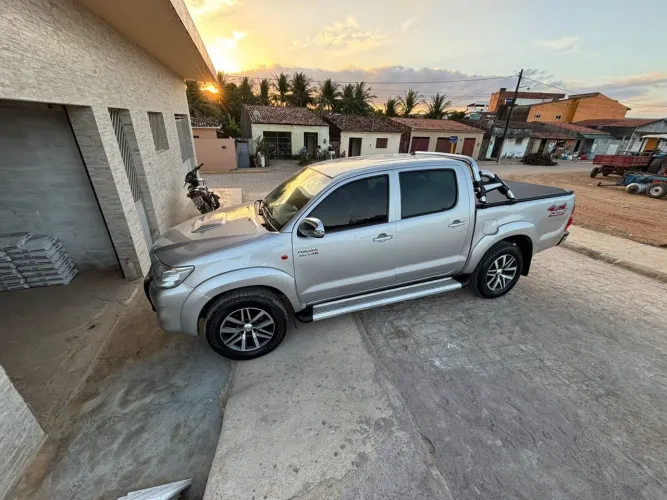 Toyota Hilux CD SR D4-d 4X4 3.0 TDI Dies Aut. 2013