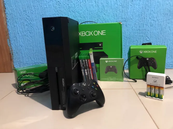 Xbox one fat preto com 1 controle e 5 jogos