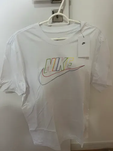 camiseta nike the nike tee branca m