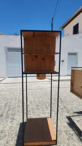 Estante de madeira 