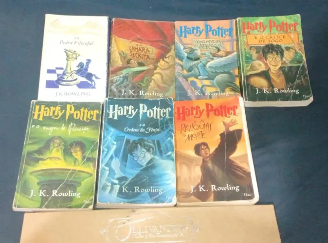 Coleção de 7 Livros + Varinha