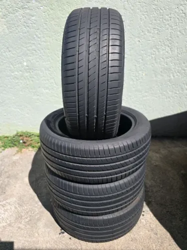 Vendo jogo de Pneus 225/50/R17
