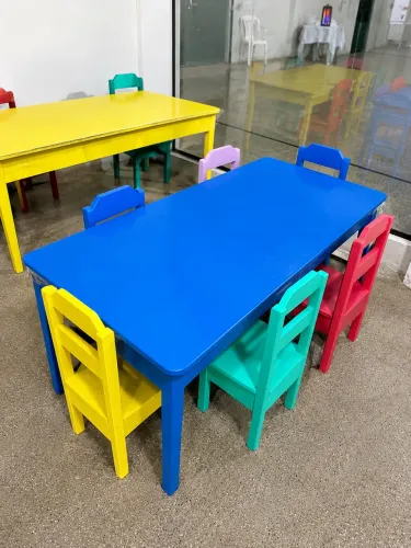 Mesa e cadeiras infantis 