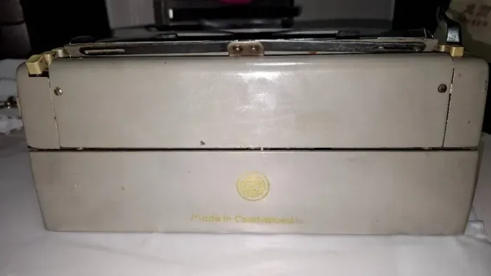 Máquina de Escrever CONSUL Made In Checoslováquia