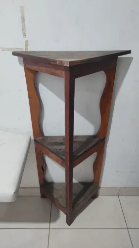 Vendo está cantoneira de madeira maciça feita a mão rústica 123cm por 63cm leia.
