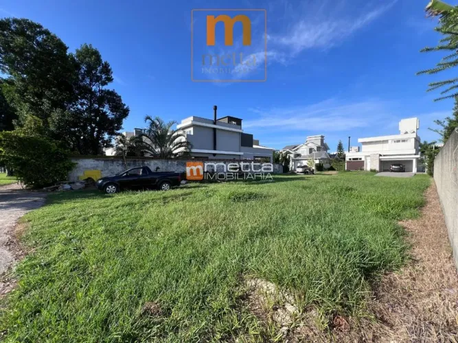 Terreno em condomínio fechado, com 510m², no Campeche, Florianópolis/SC