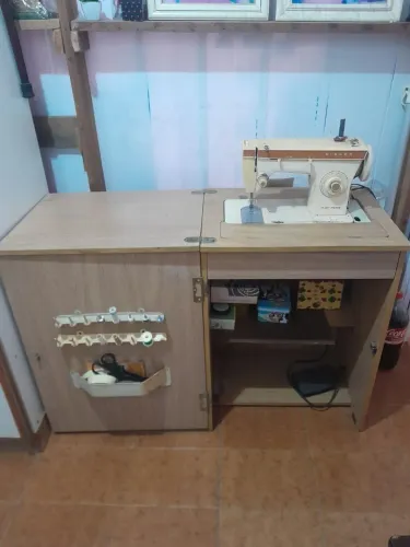 Maquina de Costura Singer ZigZag com gabinete