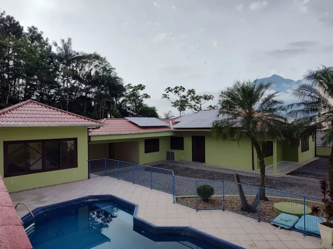 Aluga-se Casa ao lado Weg - Piscina