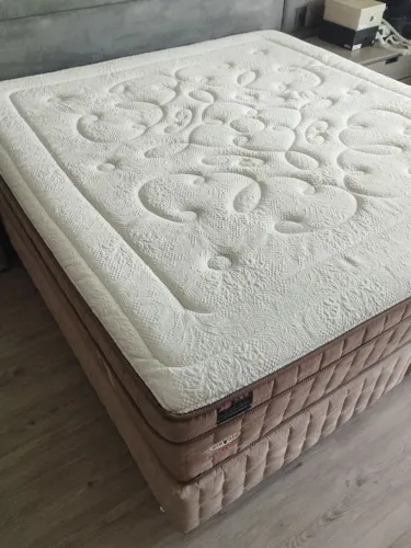 Cama e colchão king Restonic