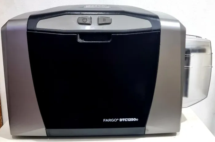 Fargo DTC1250e Impressora de Crachá e Cartão PVC