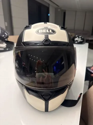 Capacete Bell Qualifier em estado de novo