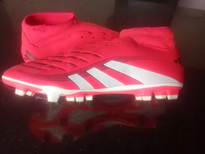 Chuteira Adidas (PREDATOR)