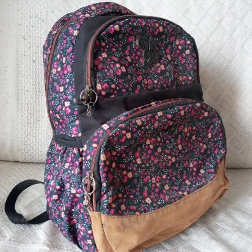 Mochila floral linda usada top de linha ótimo estado